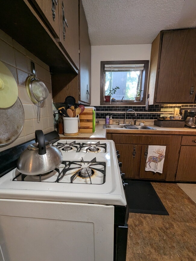 Kitchen - 2212 Madison St NE Unit 2