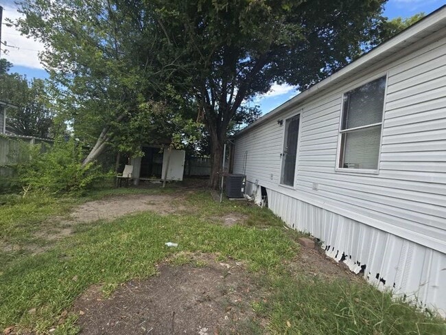 Building Photo - 5815 Dylan Dr