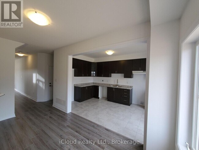 Photo - 152 Werry Ave