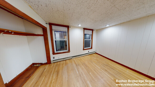 Building Photo - 66 Calumet St Unit 2 Rental