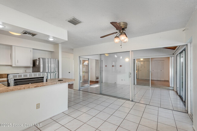 Photo - 261 Edgewater Ave SE