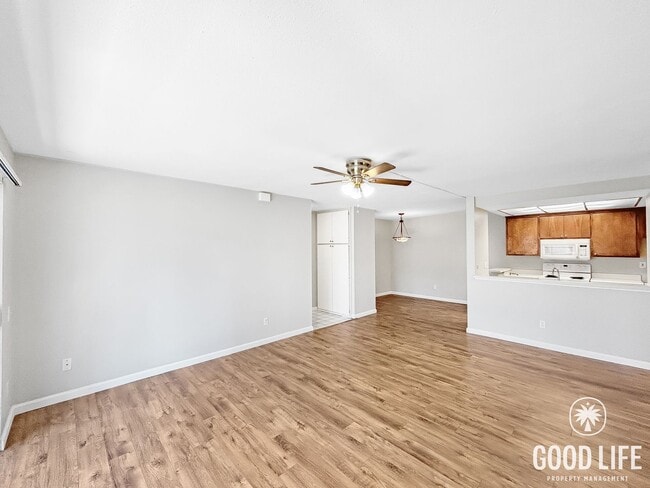Building Photo - Beautiful 1BD/1BA w/ A/C and Reserved Parking in Mission Valley! Unit 111