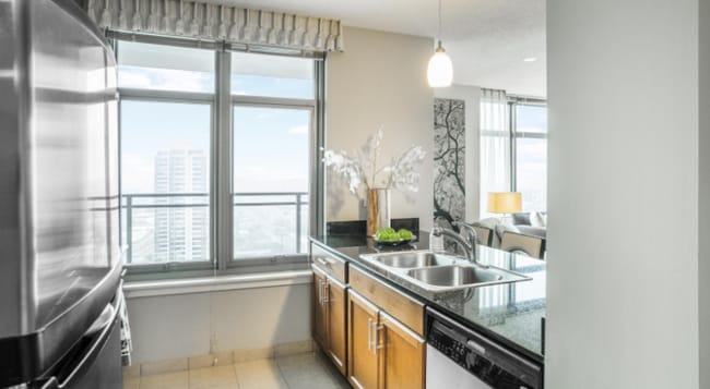 Photo - 560 W Kinzie St