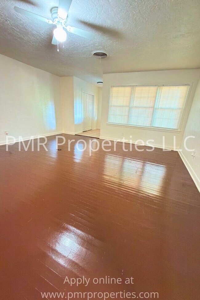 Photo - 4 Bedrooms / 2 Bathrooms House