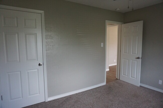 Photo - 5012 Lakefront Dr