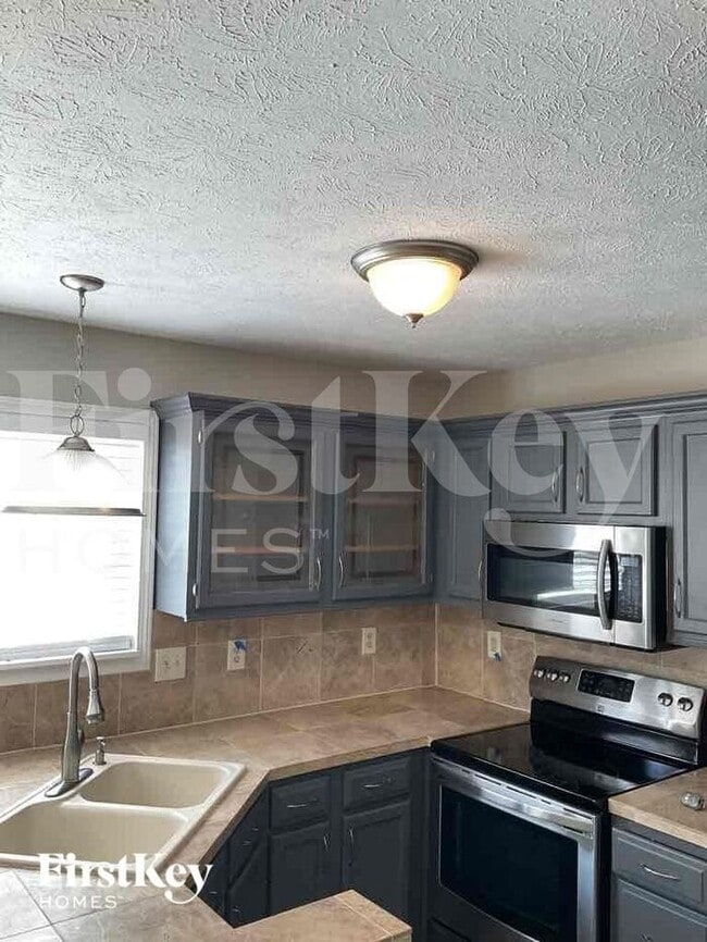 Photo - 962 Andover Dr