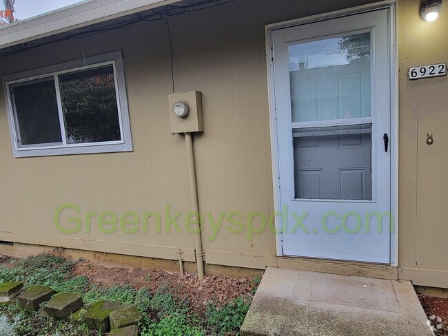 Building Photo - 2 Bedroom 2 Bath Unit in St.Johns with Ful... Rental