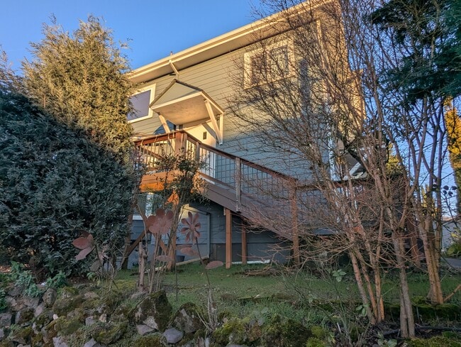 Photo - 2005 SE Taylor St