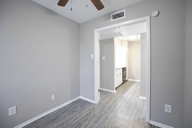 Photo - 3203 W Walnut Hill Ln Unidad 1027
