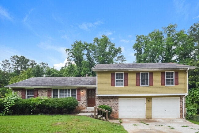 Building Photo - 990 Woodbridge Dr NE