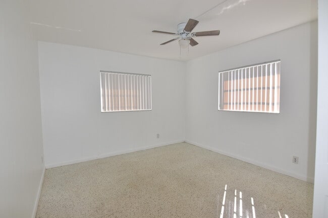 Photo - 2472 NE 5th Ave