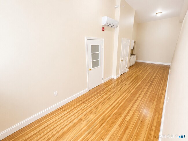 Photo - 105 Bank St Unit 1C