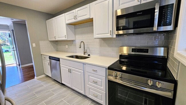 Building Photo - 1168-1174 Eastfield Road Unit 1168