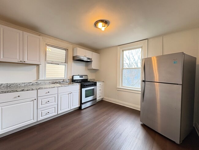 Building Photo - 181 Myrtle Ave Unit 2