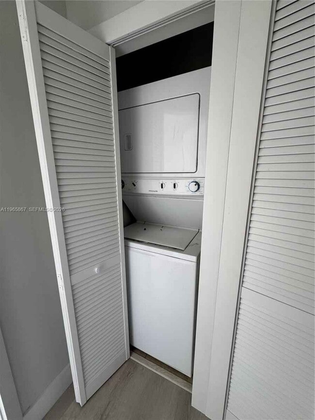 Photo - 5736 Tyler St Unidad 0