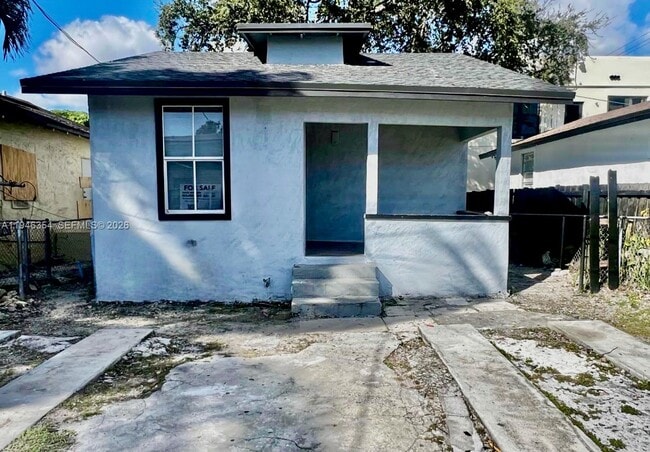 Building Photo - 1800 SW 3rd St