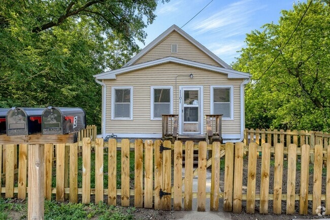Building Photo - 1101 Bancroft St Unit 1101 Bancroft St  #3 Rental