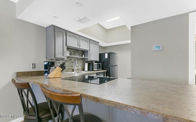 1200 E River Rd Unit J124