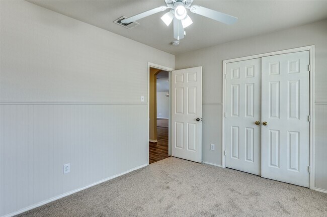 Photo - 5608 Seafield Ln