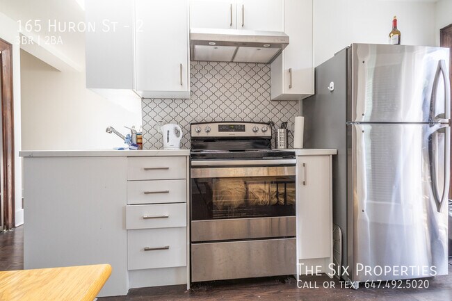 Photo - Three Bedroom Apartment Close to U of T Unité 2