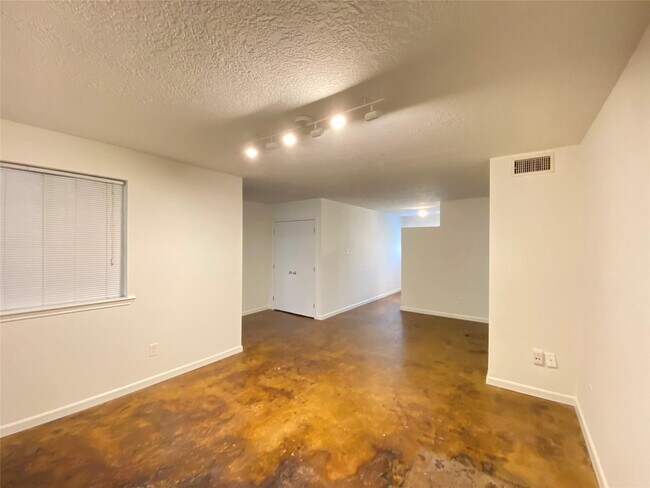 Photo - 1112 Lawrence St Unidad 13