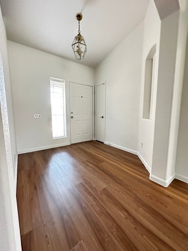 Entryway - 532 W Villa Rita Dr