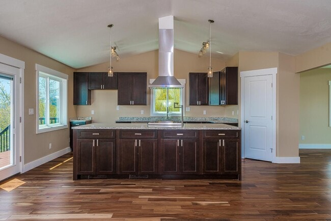 Photo - 7140 Buckhorn Ln