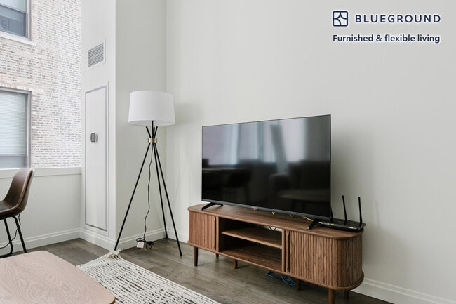 Photo - 1000 S Michigan Ave Unit FL9-ID1350