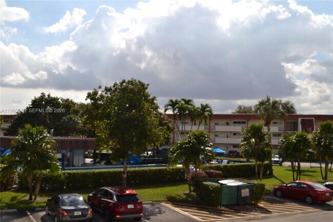 Photo - 300 S Hollybrook Dr Unit 203