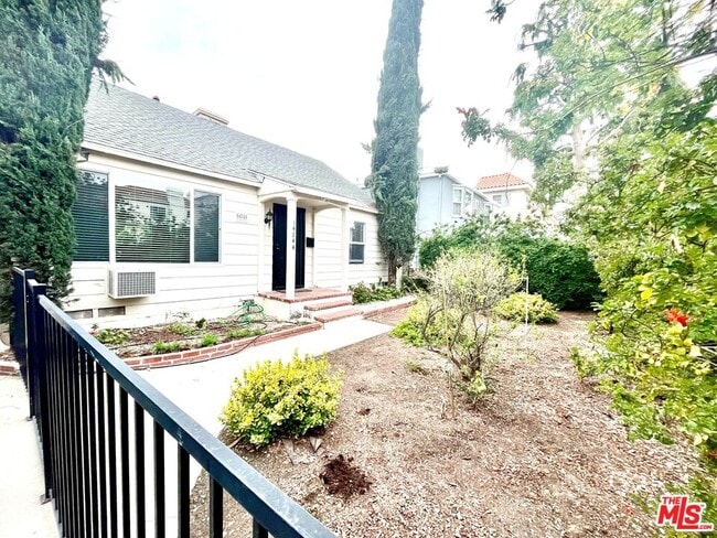 Photo - 14744 Magnolia Blvd