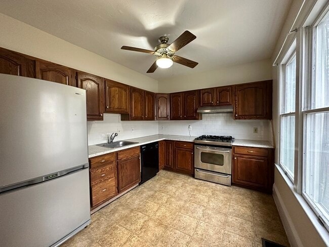 Photo - 907 Gay St