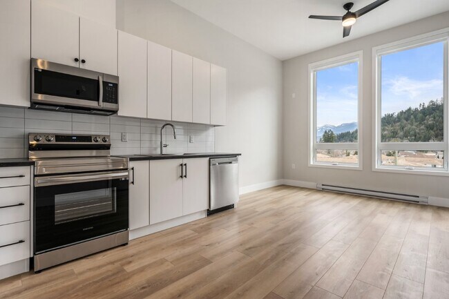 Photo - 5545-5545 Vedder Rd