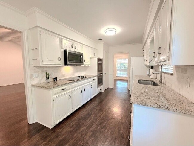 Photo - 3433 Lynbrook Dr