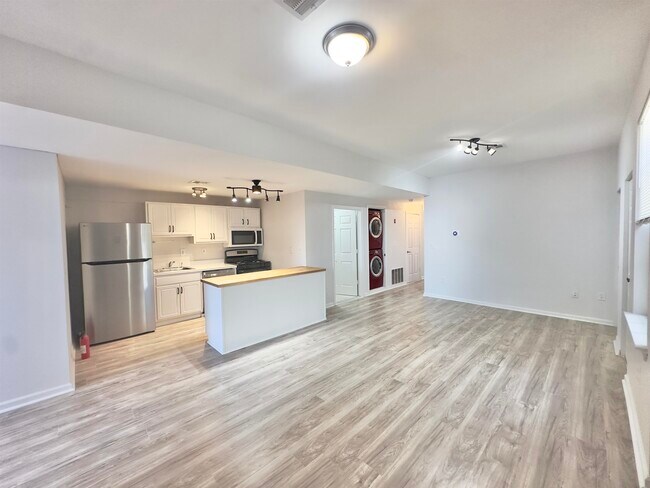 Building Photo - 197 Van Horne St Unit 2 Rental