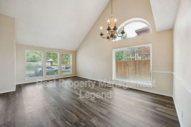 Photo - 817 Sewell Dr