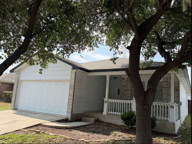 "Charming 3-Bedroom Oasis with 2 Full Baths in Converse, TX