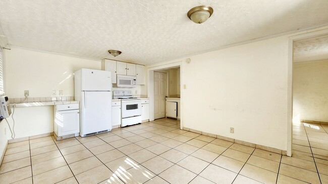 Photo - Budget friendly 1 Bed / 1 Bath blocks away...