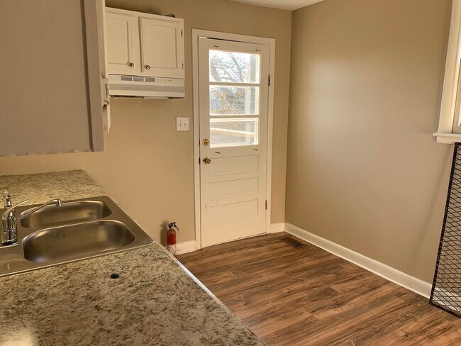 Photo - Cozy 2 bedroom, 1 bath with large yard