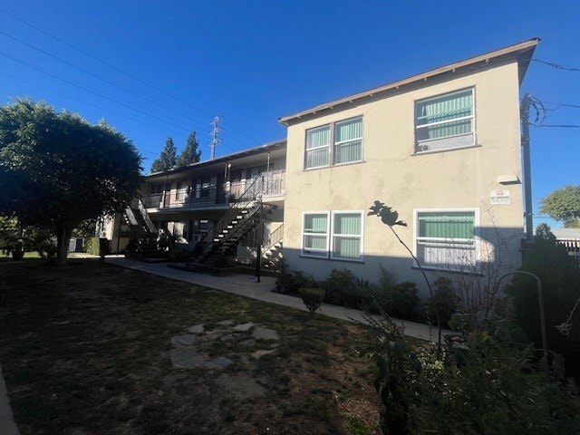 17037/17043/17049 Vanowen St.