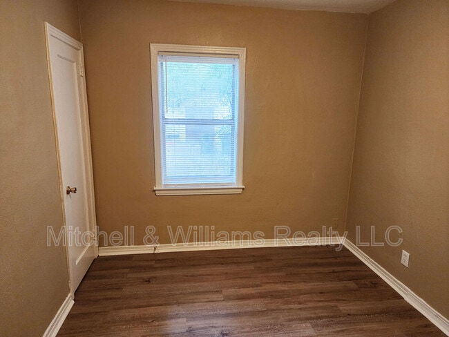 Photo - 3032 2nd St Cir