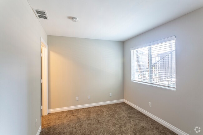 3 BR, 2 BA - 1050 SF