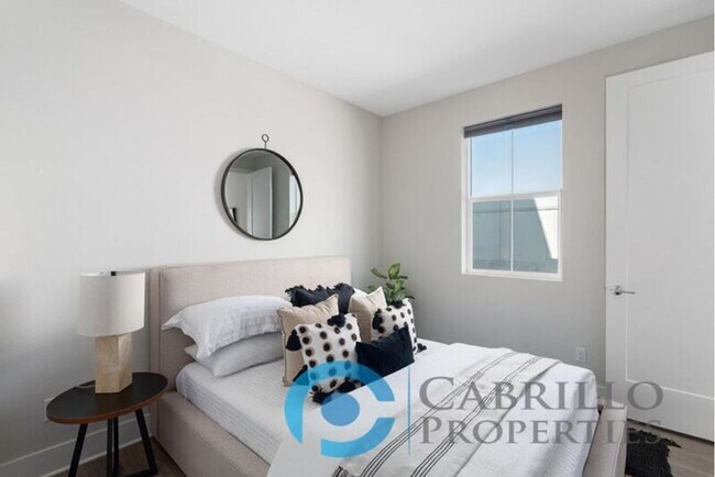 Photo - 1695 Saturn Blvd