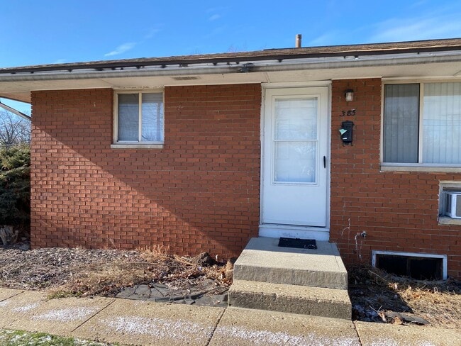 Building Photo - 381-385 S Yearling Rd Unit 385 Yearling