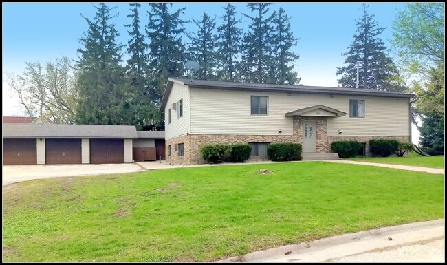 Building Photo - 1302 Laurel Dr Unit 3 Rental