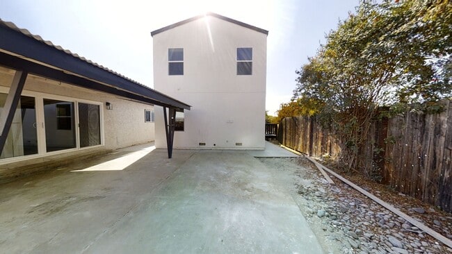 Photo - New 4 bed house with Private Deck!