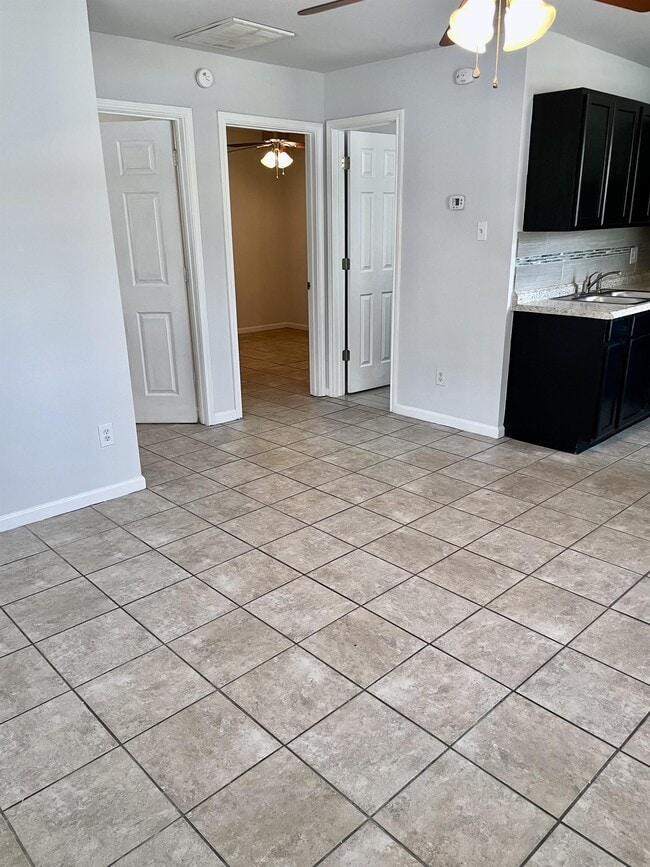 Photo - 105 Davis St