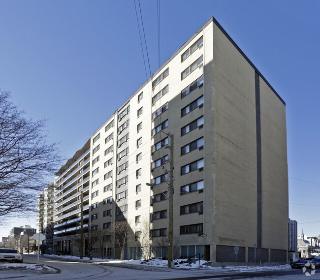 Building Photo - The Carson