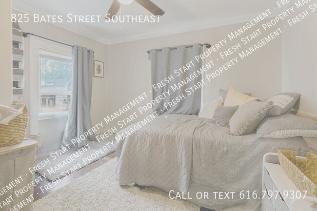 Photo - 825 Bates St SE