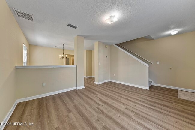 Photo - 1984 Mary St