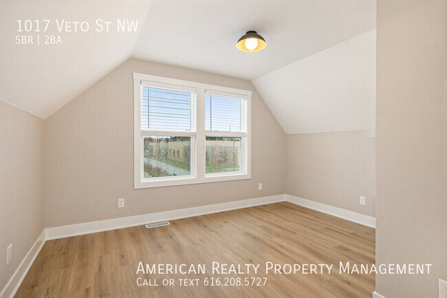 Photo - 1017 Veto St NW